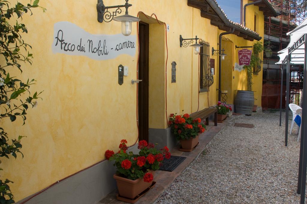 Bed and Breakfast Arco Dei Nobili Монфорте-д'Альба Экстерьер фото