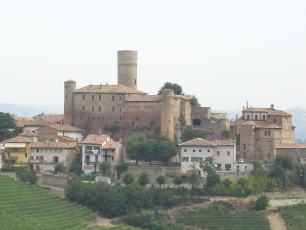 Bed and Breakfast Arco Dei Nobili Монфорте-д'Альба Экстерьер фото